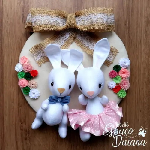 Guirlanda Enfeite de Porta Páscoa com 2 Coelhos / Decoração de Páscoa