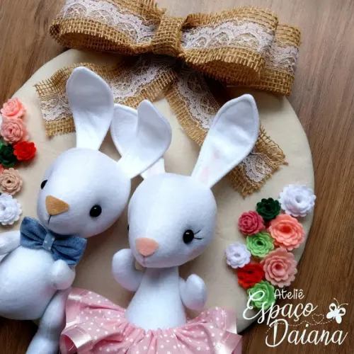 Guirlanda Enfeite de Porta Páscoa com 2 Coelhos / Decoração de