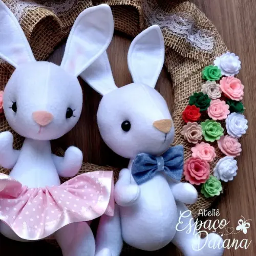 Guirlanda Enfeite de Porta Páscoa com 2 Coelhos / Decoração de