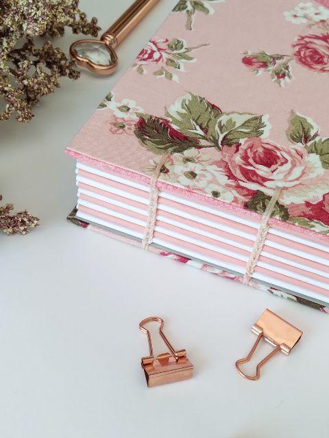Diário com cadeado floral amore