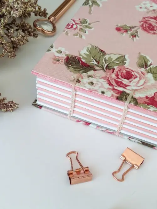 Diário com cadeado floral amore