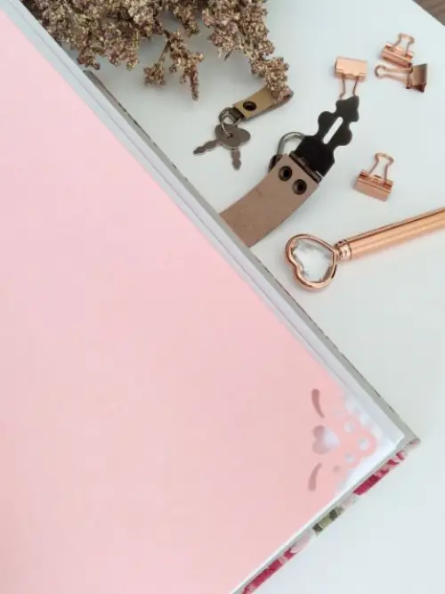 Diário com cadeado floral amore
