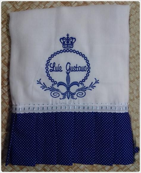 Fralda Passeio Bordada Azul Marinho e Branco