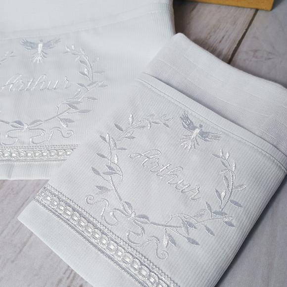 Kit Batizado Fralda de Ombro e Boca Personalizados Branco