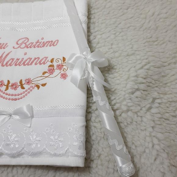 Kit Batizado Toalha Bordada Nome Rosa Menina e Vela