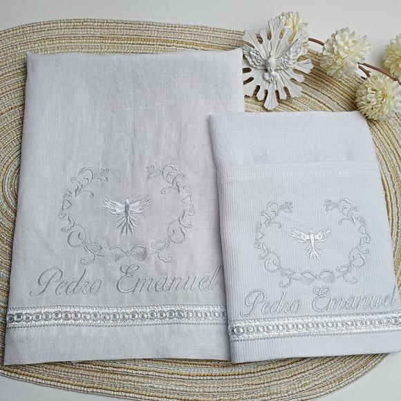 Kit de Batizado Delicado com Toalha e Fralda Personalizada