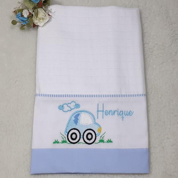 Kit Fralda de Cobrir e Fraldinhas de Boca Bordado Carrinho