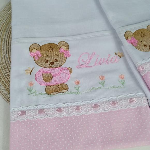 Kit Fraldas de Ombro e Boca Bordada Nome Ursinha Rosa