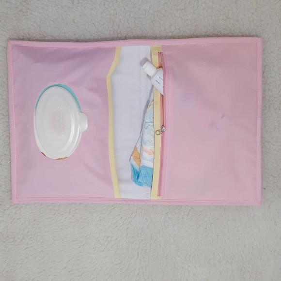 Kit Porta Fraldas e Trocador Portátil Flores Menina
