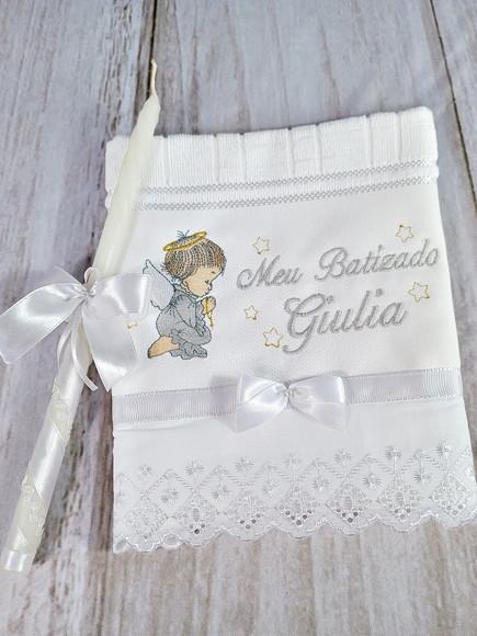 Kit Toalha Batismo Anjinho e Nome e Vela Decorada Menina