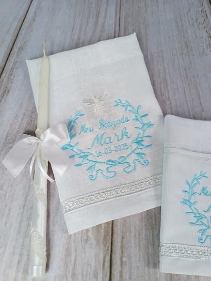 Kit Toalha Batismo Bordada Linho Vela Decorada e Fralda Boca