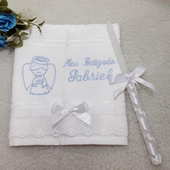 Kit Toalha Batizado Bordada Anjinho Menino e Vela Decorada