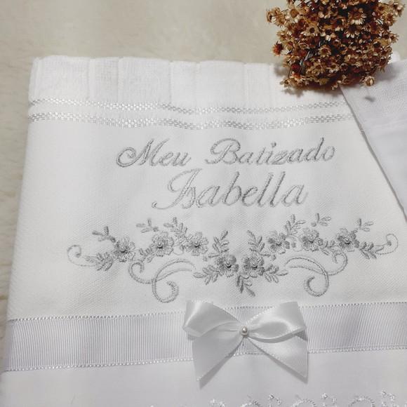 Kit Toalha Batizado Bordada Flores Menina e Fralda de Boca