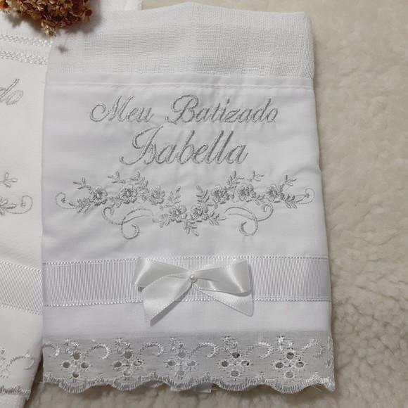Kit Toalha Batizado Bordada Flores Menina e Fralda de Boca
