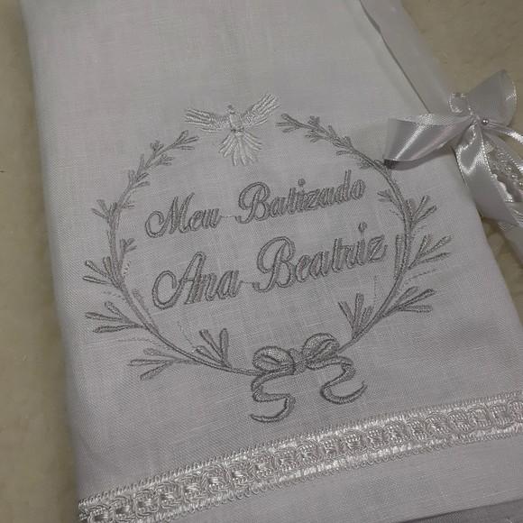 Kit Toalha Batizado Cambraia de Linho Bordada Vela Decorada