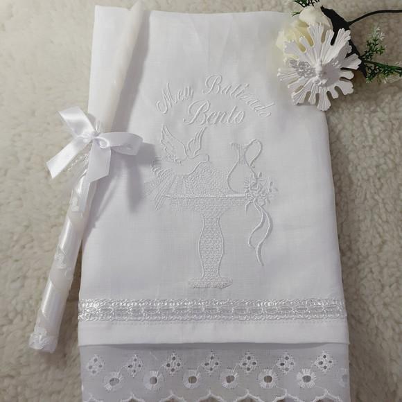 Kit Toalha Batizado Cambraia de Linho Bordada Vela Decorada