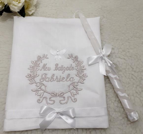 Kit Toalha Batizado Cambraia de Linho Bordada Vela Decorada