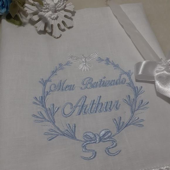 Kit Toalha Batizado Cambraia de Linho Bordada Vela Decorada