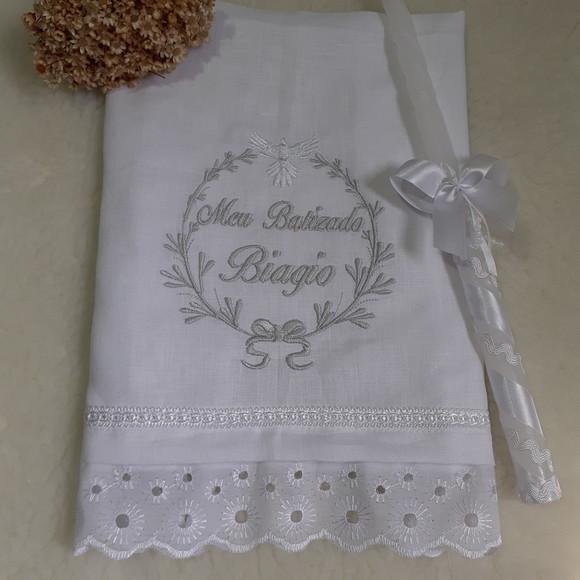 Kit Toalha Batizado Cambraia de Linho Bordada Vela Decorada