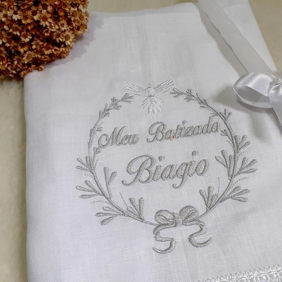 Kit Toalha Batizado Cambraia de Linho Bordada Vela Decorada