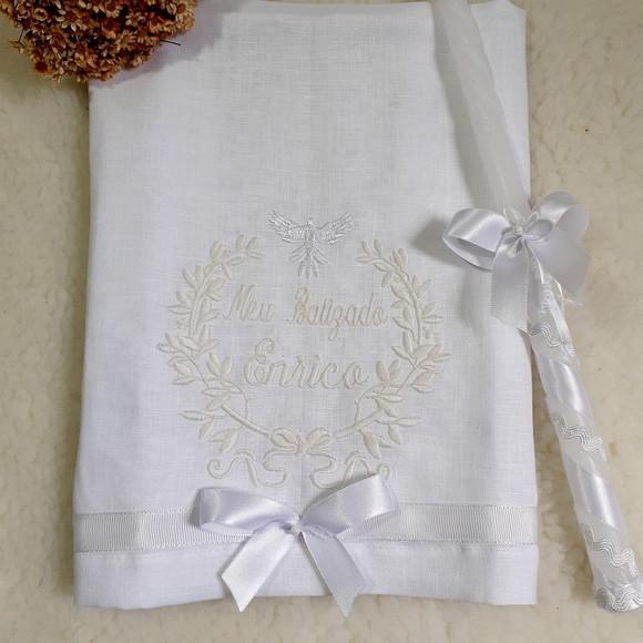 Kit Toalha Batizado Cambraia de Linho Bordada Vela Decorada