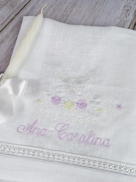 Kit Toalha Batizado Cambraia de Linho Bordadae Vela Decorada