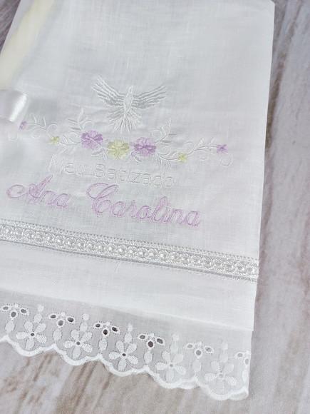 Kit Toalha Batizado Cambraia de Linho Bordadae Vela Decorada