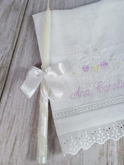 Kit Toalha Batizado Cambraia de Linho Bordadae Vela Decorada