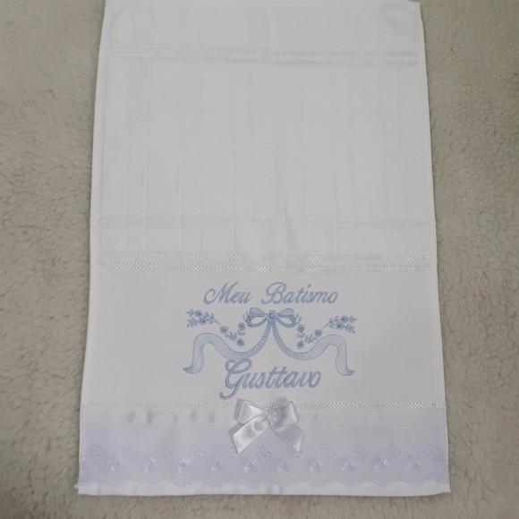 Kit Toalha Batizado Menino Bordada e Vela Decorada
