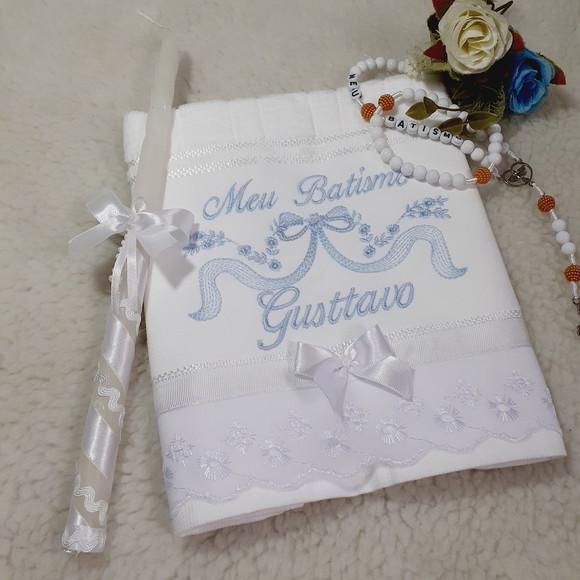 Kit Toalha Batizado Menino Bordada e Vela Decorada