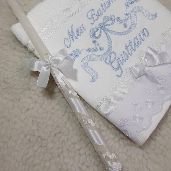 Kit Toalha Batizado Menino Bordada e Vela Decorada