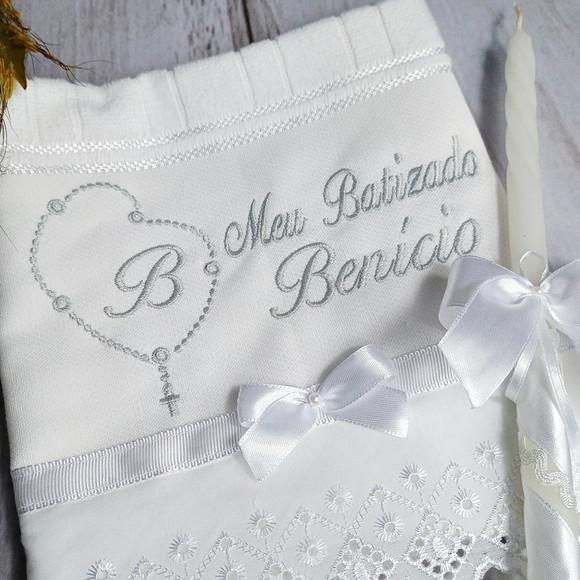 Kit Toalha Batizado Personalizada Terço Cinza e Vela Menino