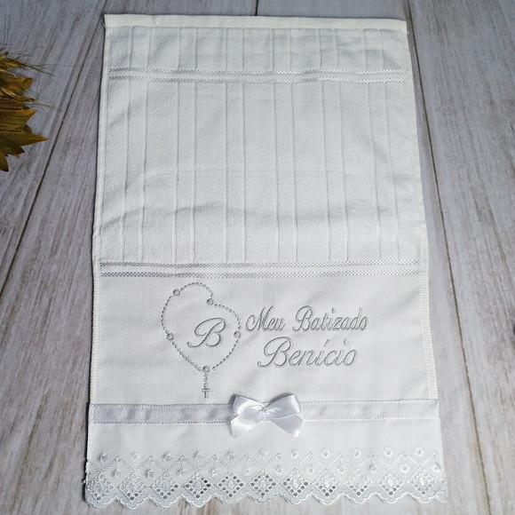 Kit Toalha Batizado Personalizada Terço Cinza e Vela Menino