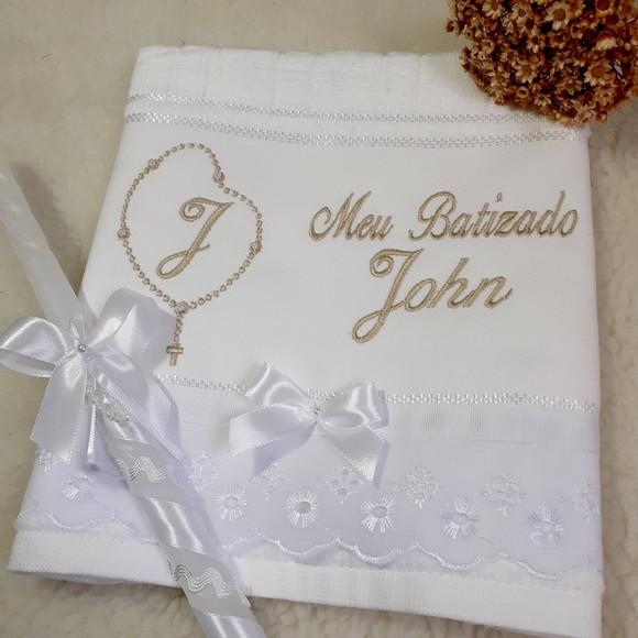 Kit Toalha de Batizado e Vela Decorada Terço Menino