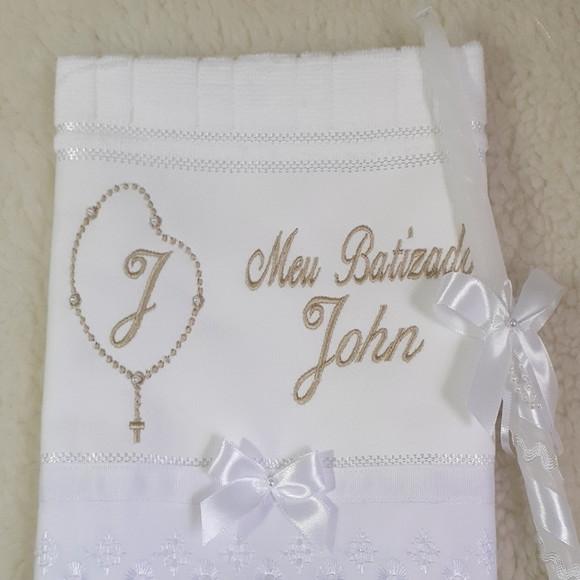 Kit Toalha de Batizado e Vela Decorada Terço Menino