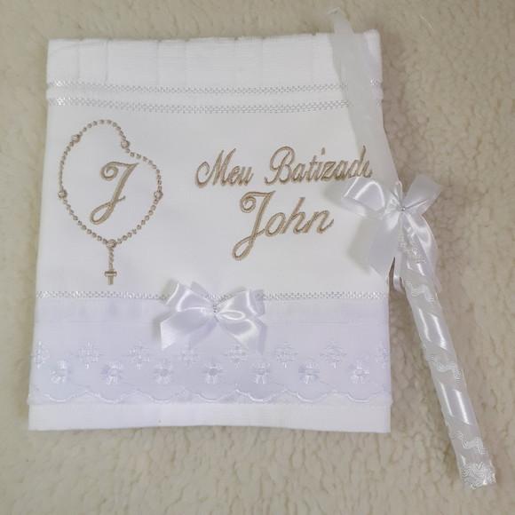 Kit Toalha de Batizado e Vela Decorada Terço Menino