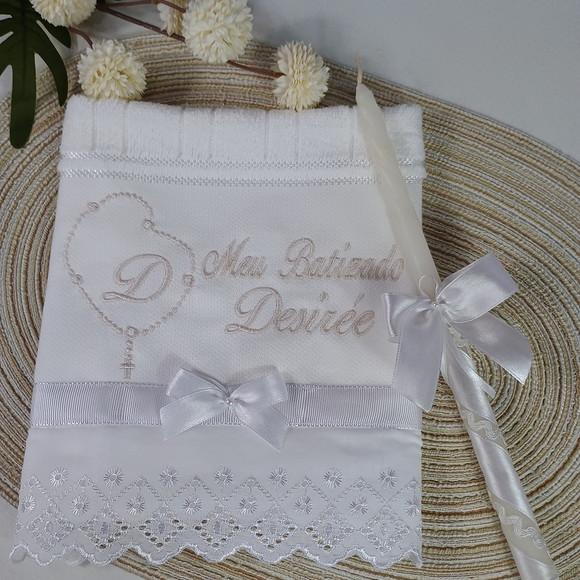 Toalha Batismo Bordada Terço Menina e Vela Decorada Presente
