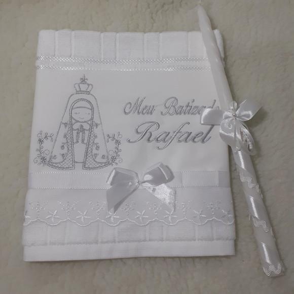 Toalha Batismo Bordada Nossa Senhora Aparecida e Vela