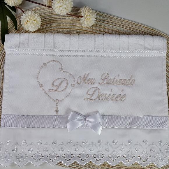 Toalha Batismo Bordada Terço Menina e Vela Decorada Presente