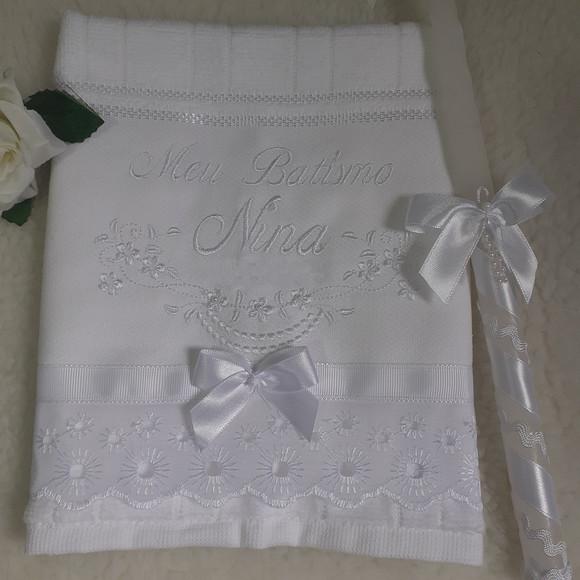 Toalha Batismo Bordado Branco Menina Nome e Vela Decorada