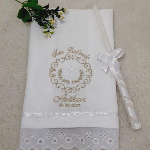 Toalha Batismo Cambraia de Linho Bordada Nome Vela Decorada