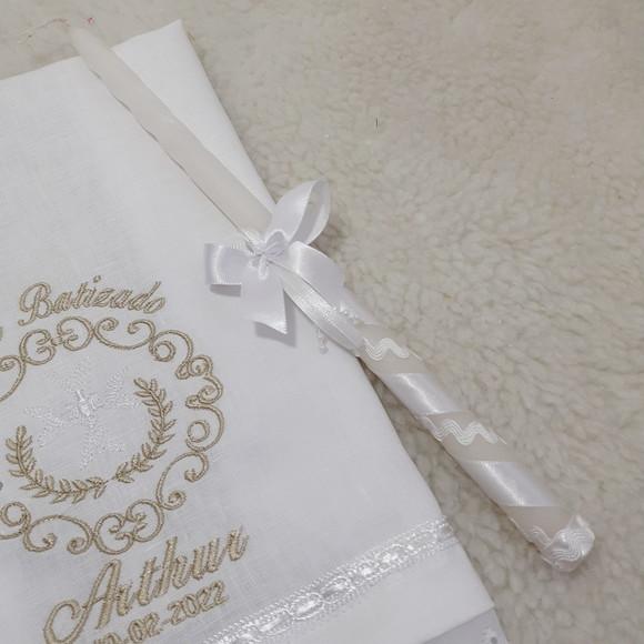 Toalha Batismo Cambraia de Linho Bordada Nome Vela Decorada