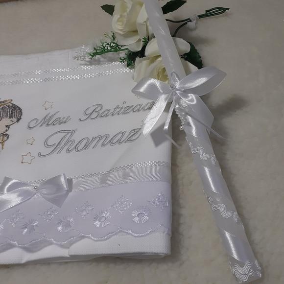 Toalha Batismo Personalizada Anjinho Cinza e Vela Decorada