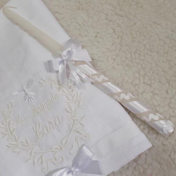 Toalha Batizado Bordada Cambraia de Linho e Vela Decorada