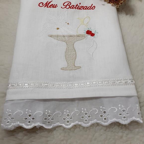 Toalha Batizado Cambraia de Linho Bordada Branco e Vermelho