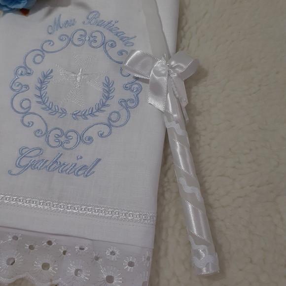Toalha Batizado Cambraia de Linho com Nome Vela Decorada