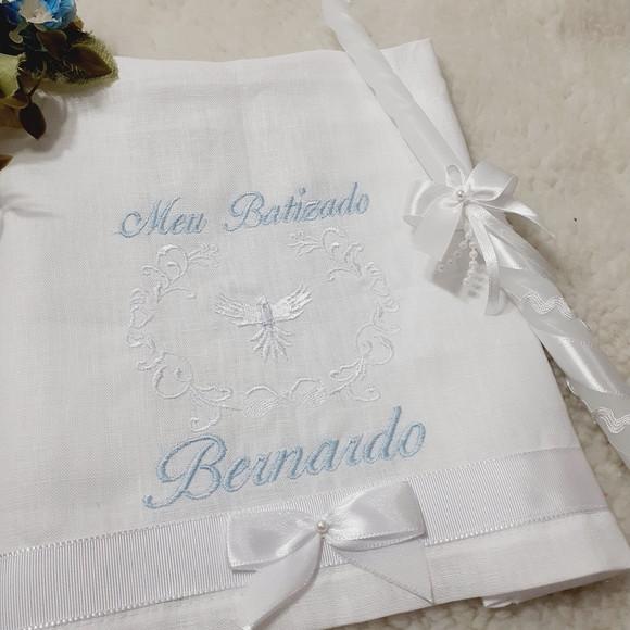 Toalha Batizado Cambraia Linho Personalizada e Vela Decorada