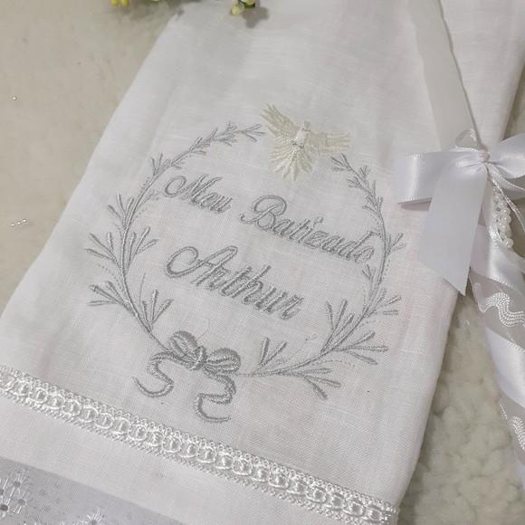 Toalha Batizado Cambraia Linho Personalizada Vela Decorada