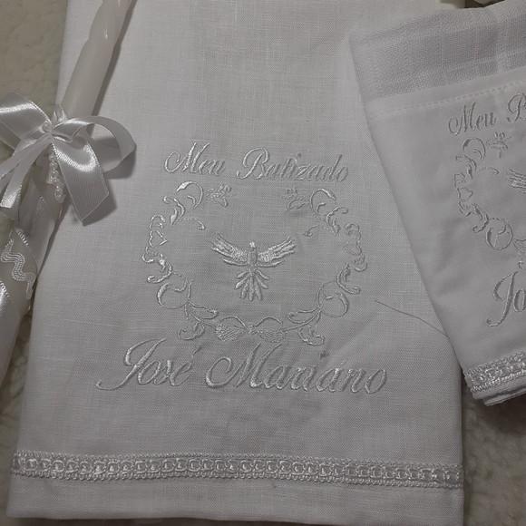 Toalha Batizado Cambraia Linho Vela e Fralda Bordado Branco