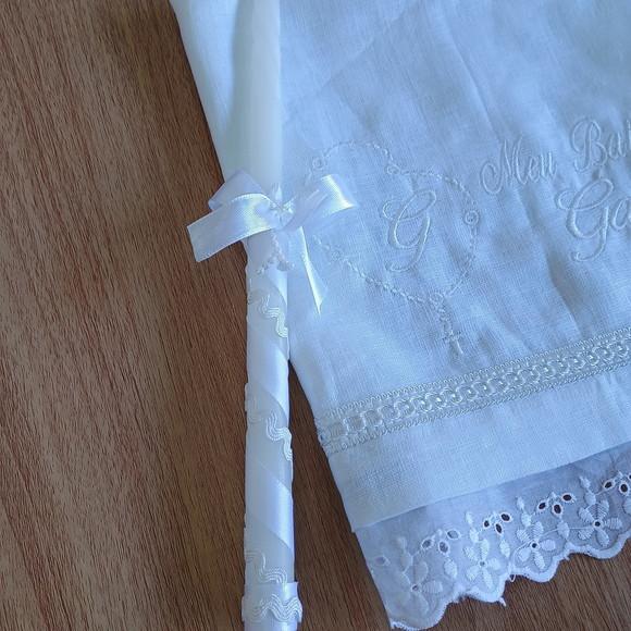 Toalha Batizado de Linho Branca Personalizada Vela Decorada